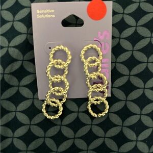 NWT Claire's Silver Small Twisted Layered Link Earrings